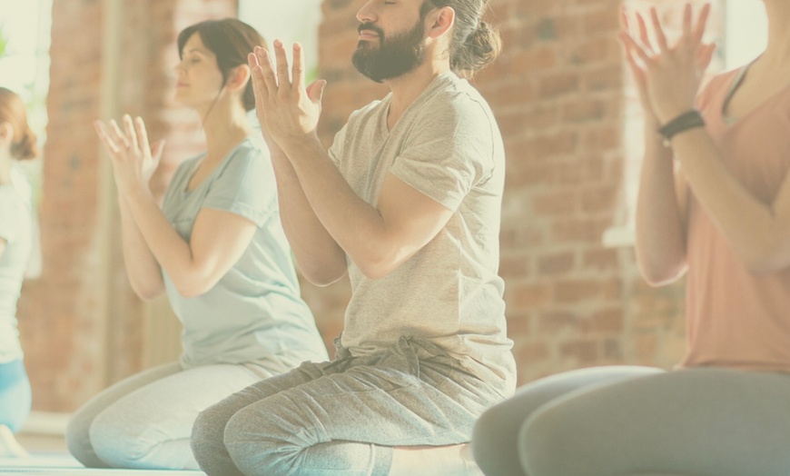 Image 1: Jusqu'à 68% de remise sur Yoga chez Family Fitness