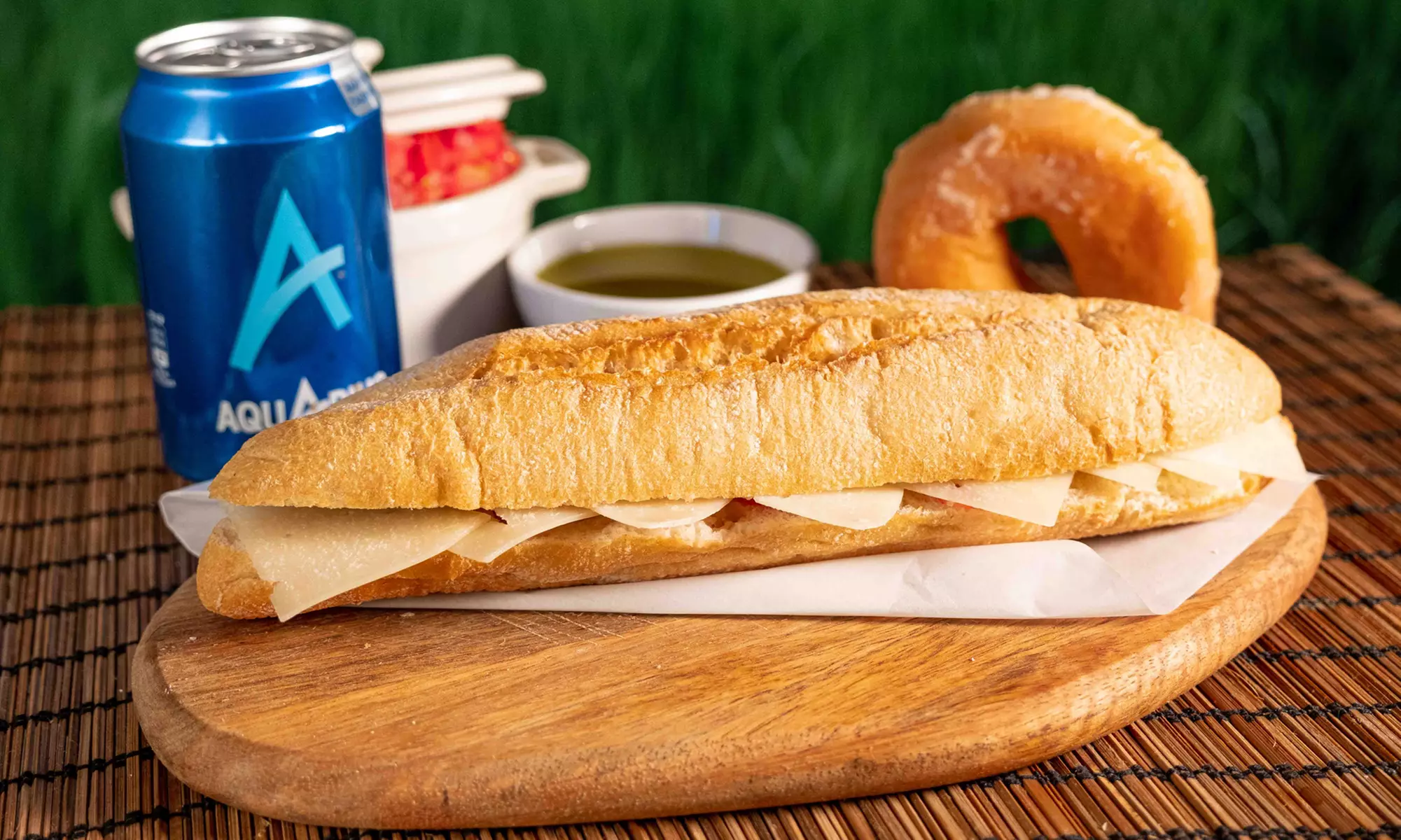 Bocadillos ibéricos, bebidas y dulces para 2 o 4 personas