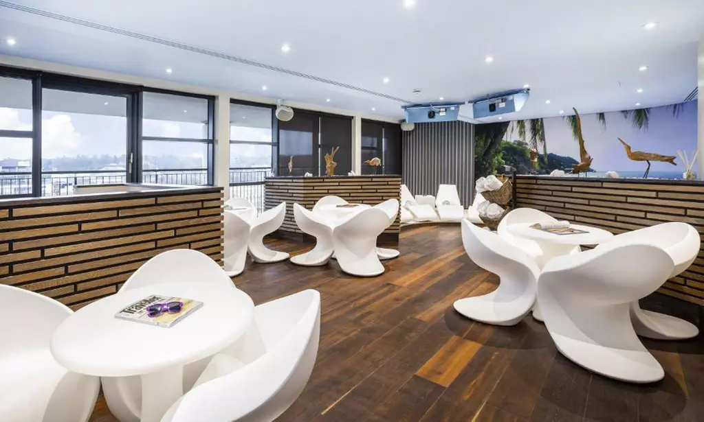 Surrey: Trackside 4* Spa break with Breakfast, Dinner, Prosecco