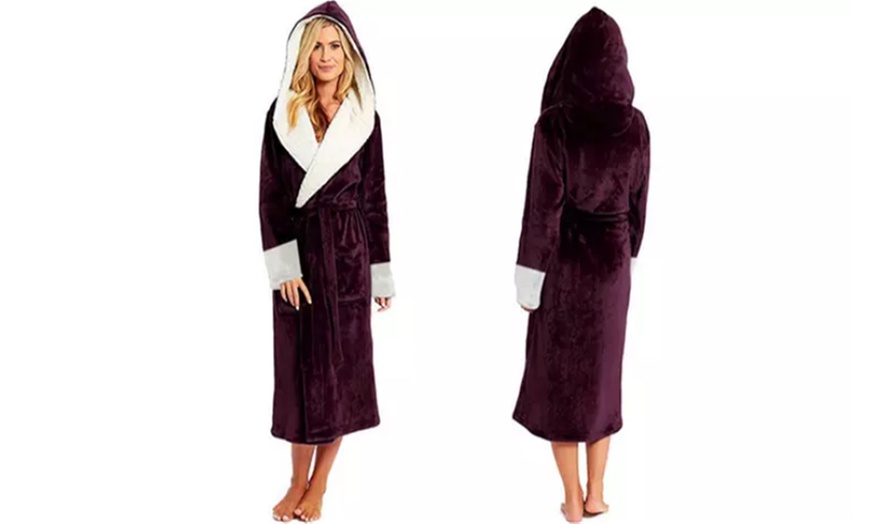 Image 4: Hooded Fleece Robe