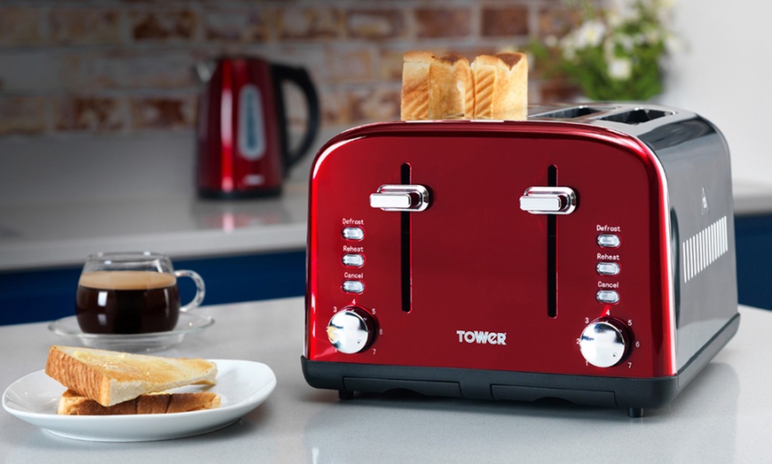 Image 12: Tower Kettle and Four-Slice Toaster