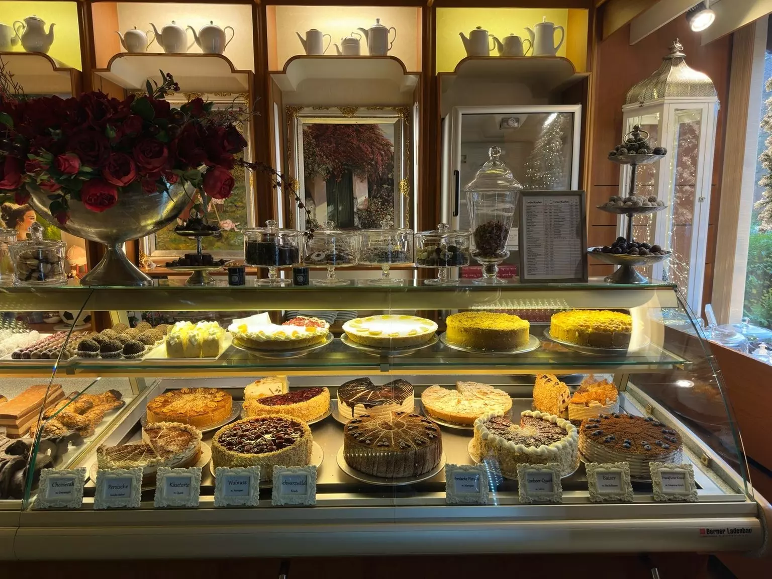 Hausgemachte Torte & Heißgetränk für 1 - 8 Personen