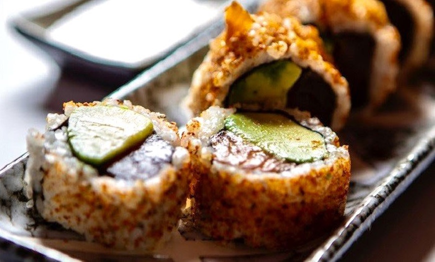 Image 23: Menú japonés para 2 o 4 personas con opciones clásicas o gourmet