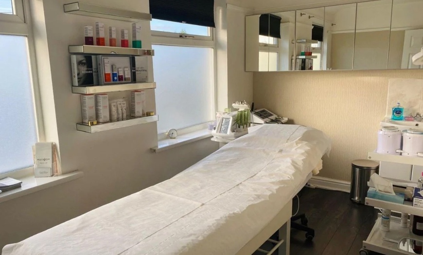 Image 4: Relax with One or Two 60 or 90-Min Full Body & Head Ayurvedic Massage