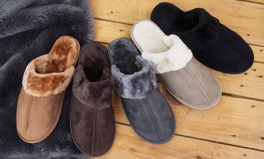 Image 1: Men's Fleece Lined Slippers