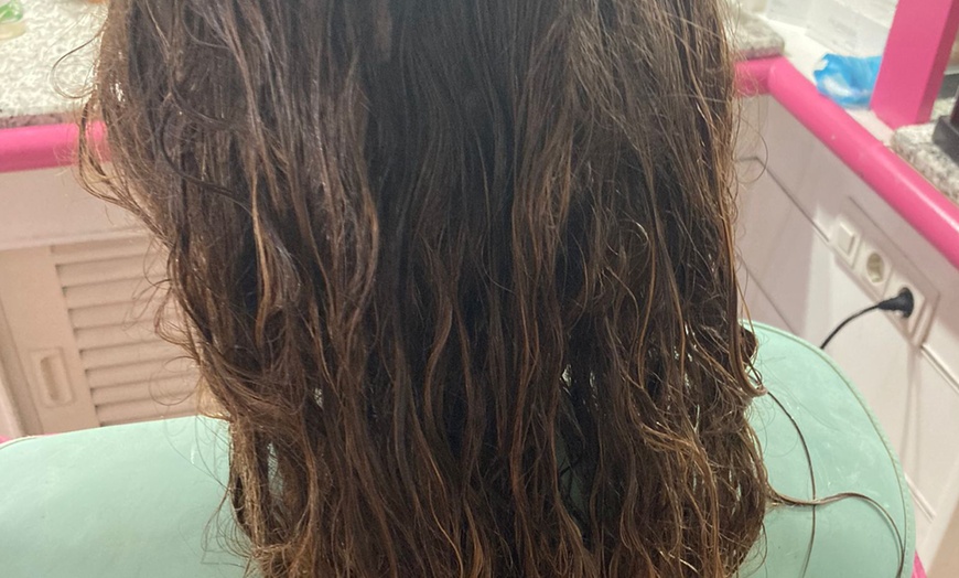 Image 4: Cabello liso y radiante con un tratamiento regenerador con queratina