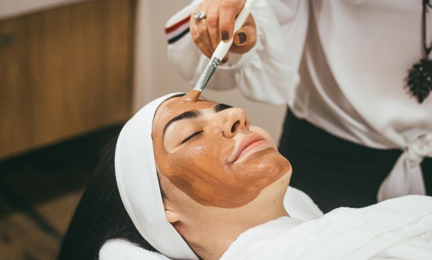 Image 2: 30min or 60min Personalized Massages & Facials for Total Renewal!