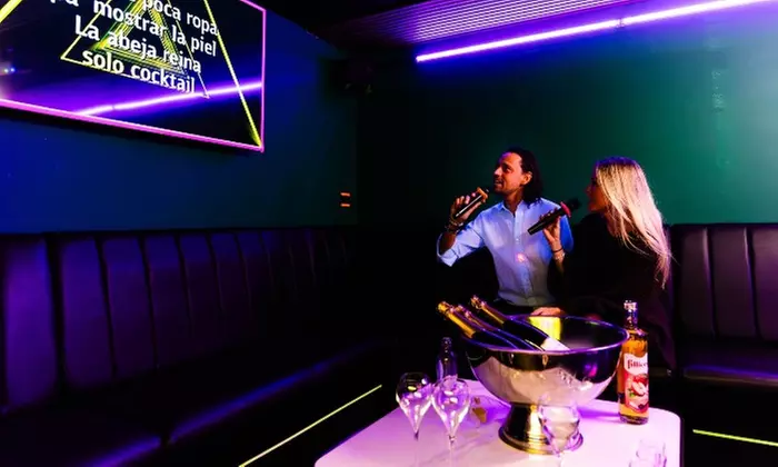 Samen beleef je het beste: Black Light minigolf + privé karaokeroom