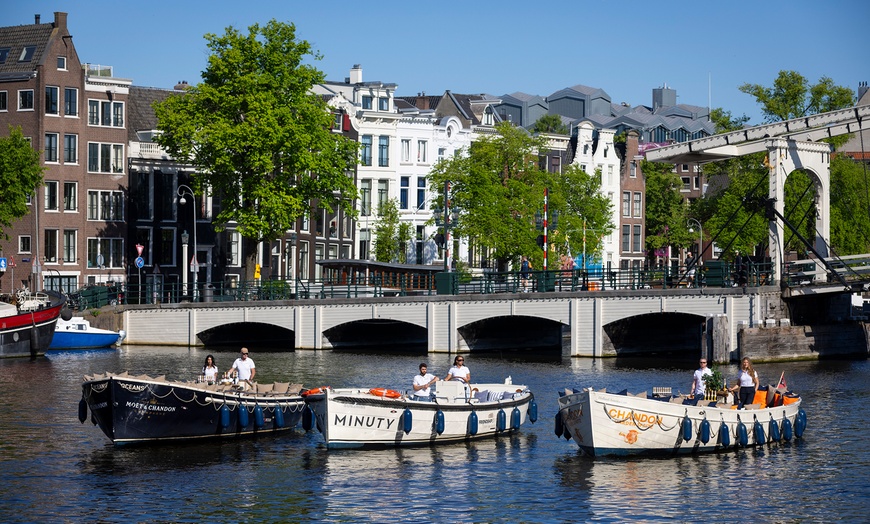 Image 2: Beleef een privé boottocht door de betoverende grachten van Amsterdam