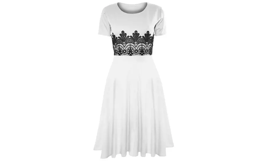 Image 5: Robe patineuse évasée