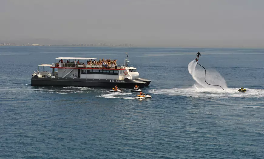 Image 9: Excursión en catamarán con comida y baño en alta mar 