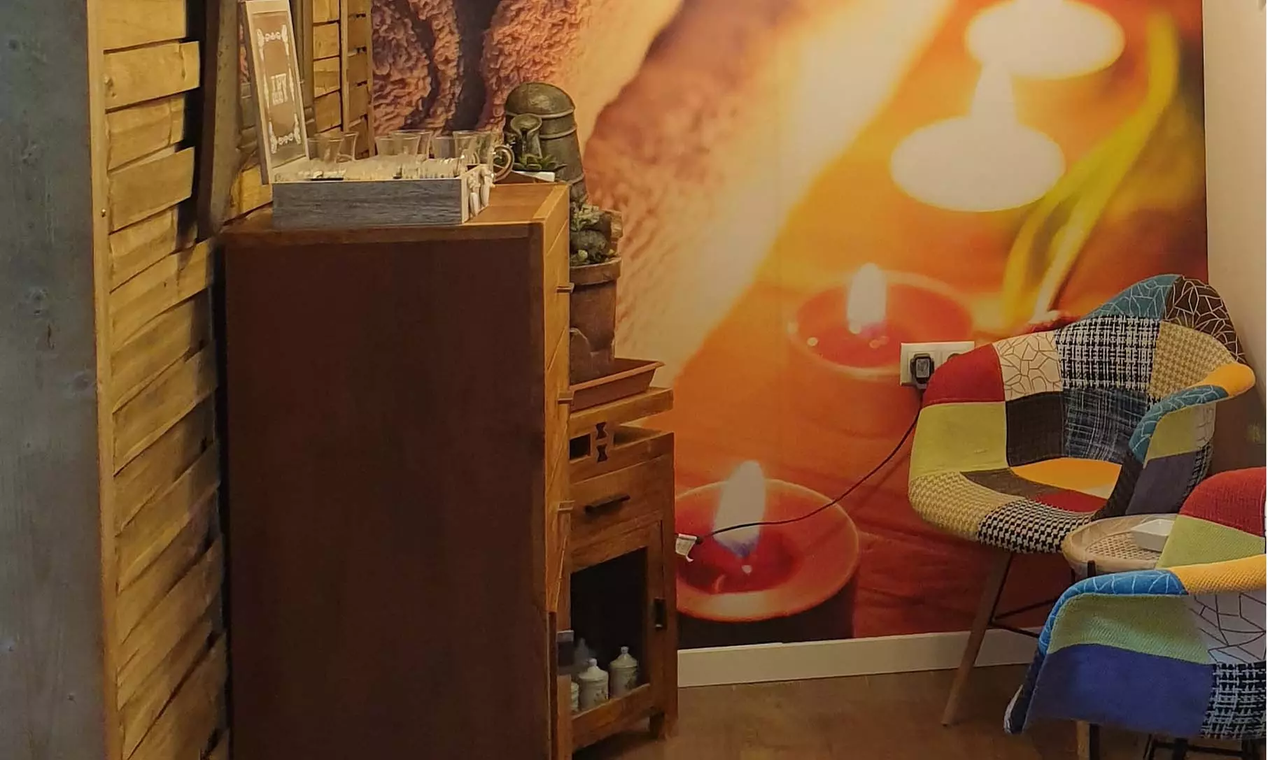 Masaje en pareja con piedras calientes, masaje craneal y aromaterapia