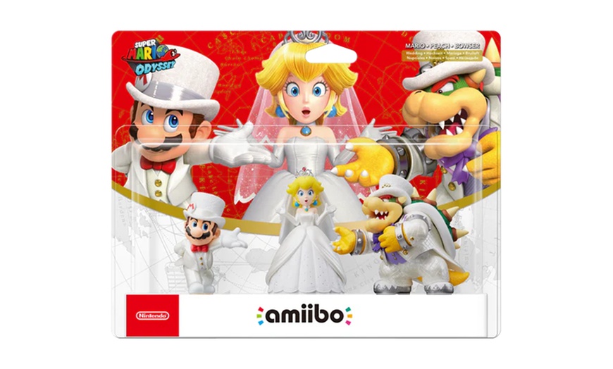 Image 1: Amiibo Super Mario Wedding Set