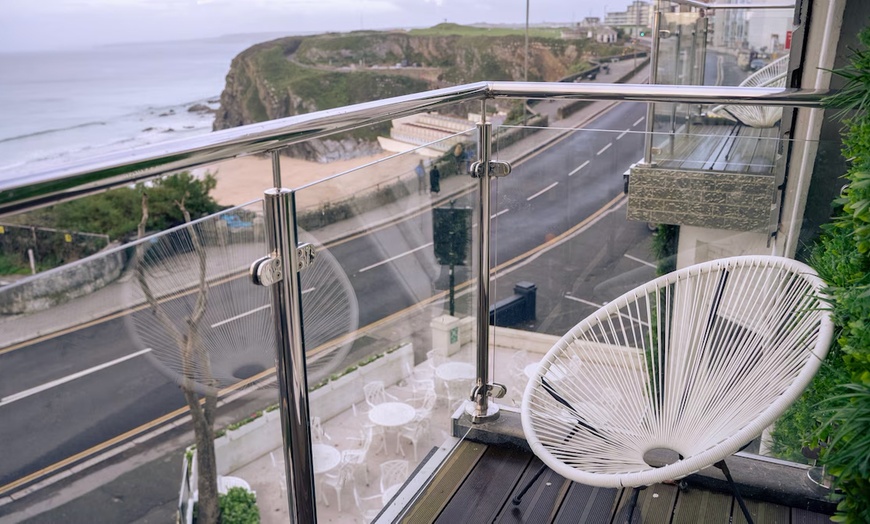 Image 7: Cornwall: Elegant 4* Stay with Breakfast 