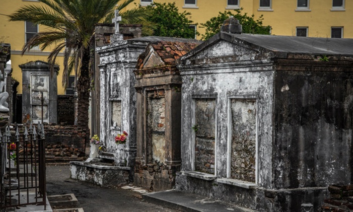 1.5 Hour New Orleans Cemetery Bus Tour including Transportation