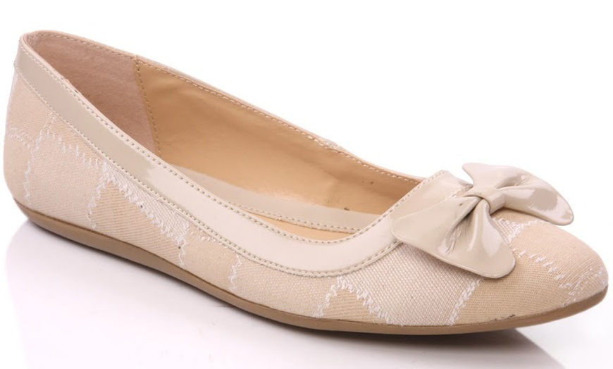 Image 16: Ladies' Flat Pumps 