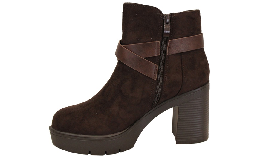 Image 16: Women's Chelsea Ankle Boots