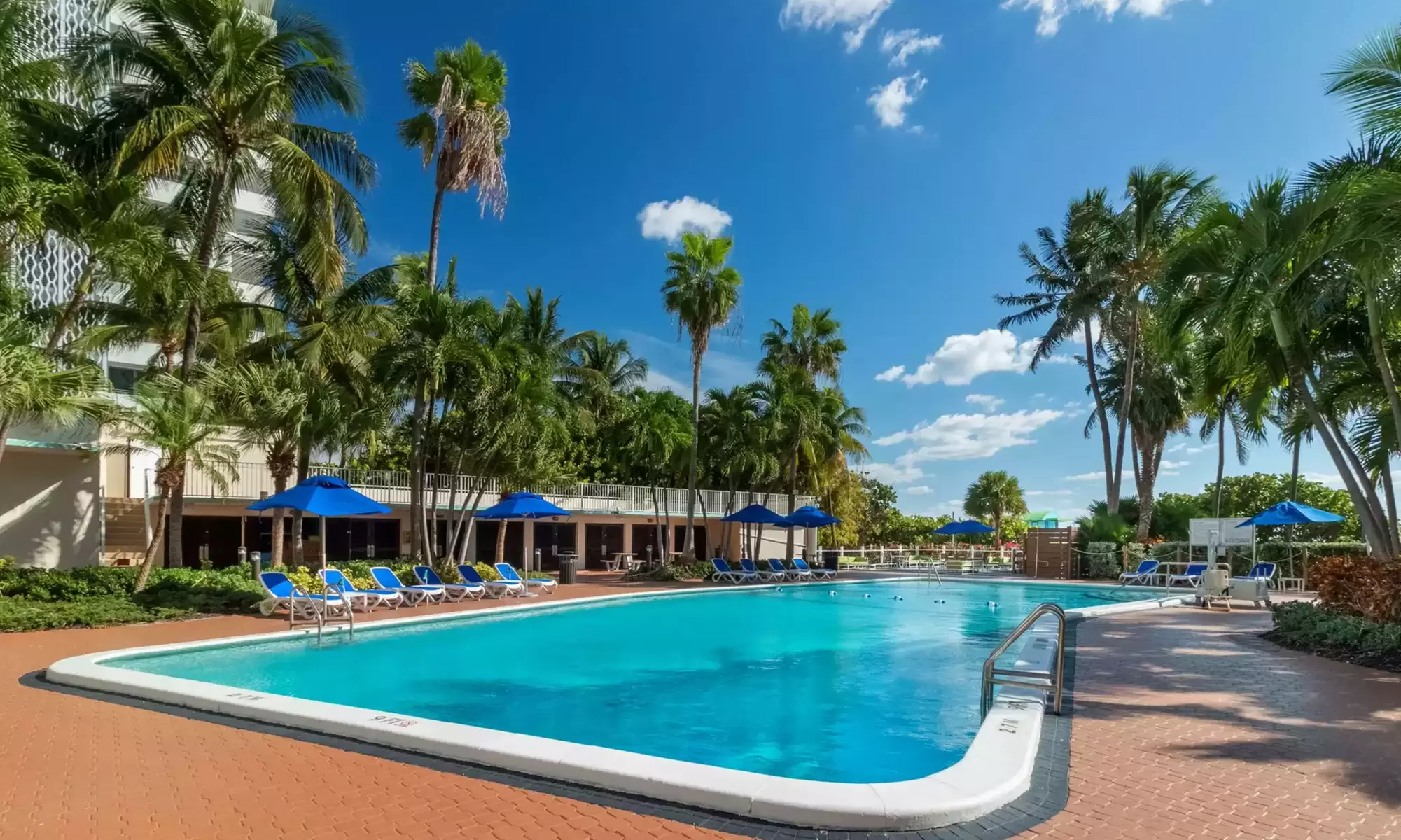 4-Star Resort in Miami Beach | Oceanfront Luxury & Heritage Pool