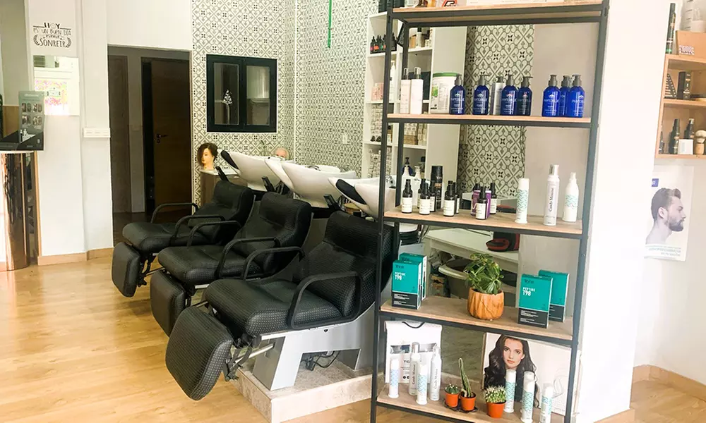 ¡Renueva tu look! Corte de pelo con masaje y peinado en Baraka Liz