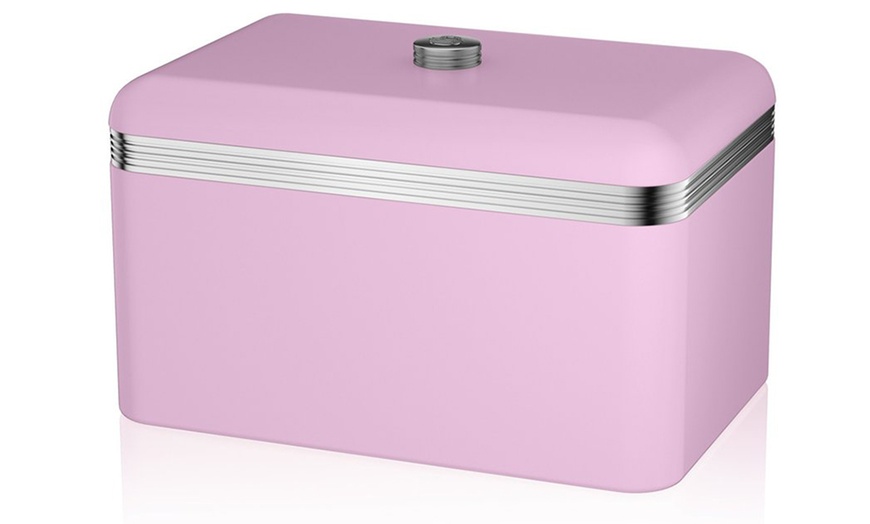 Image 7: Swan Retro Bread Bin