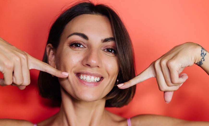 Image 12: Cuida tus dientes con una higiene dental o blanqueamiento para 1