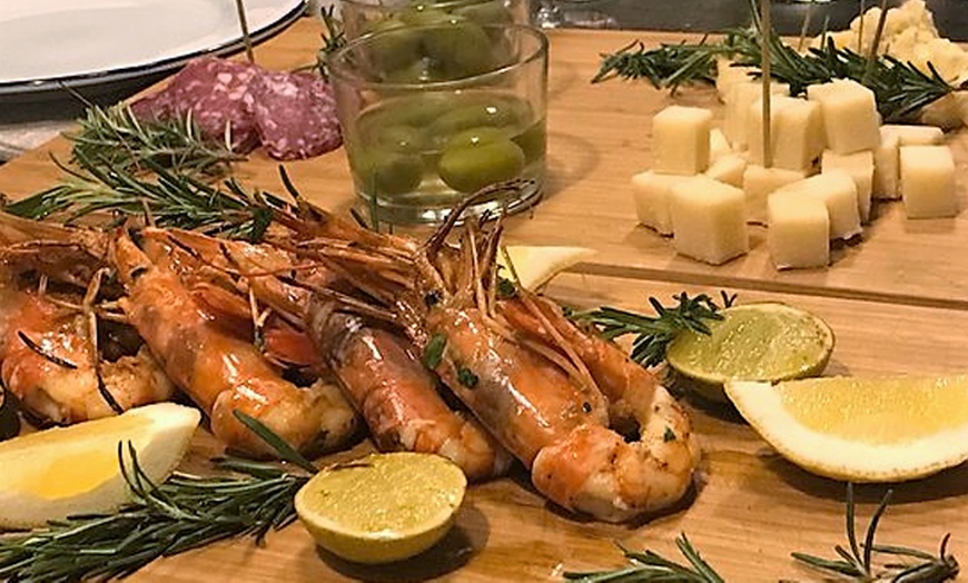 Image 2: Aperitivo con cocktail e tagliere