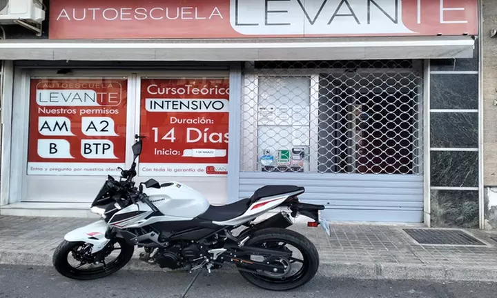 Curso de carnet de moto A2 con 1, 3 o 5 prácticas y matrícula para 1