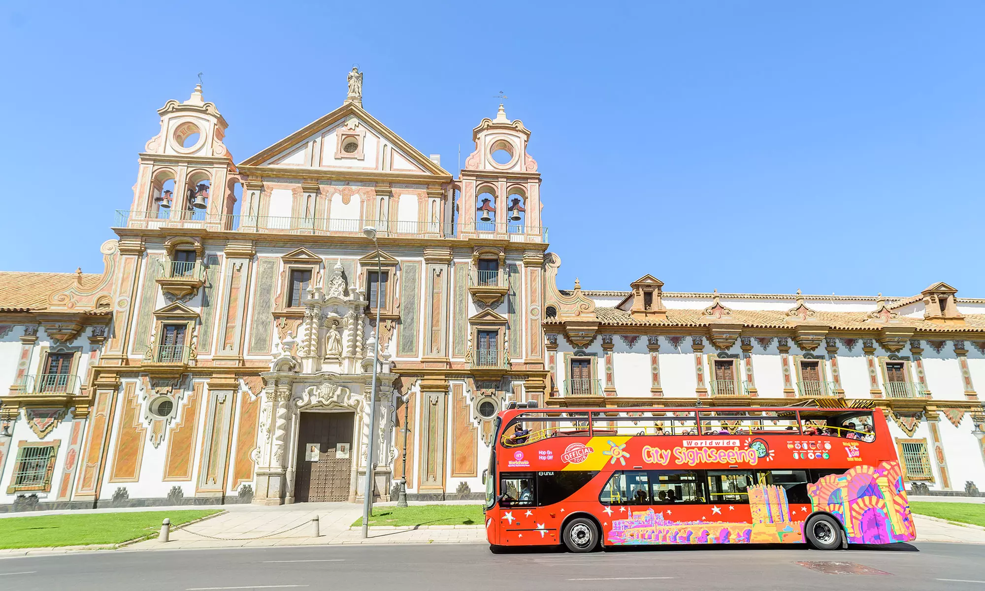 ¡Descubre Córdoba a tu propio ritmo! Ticket de 24 h para bus turístico