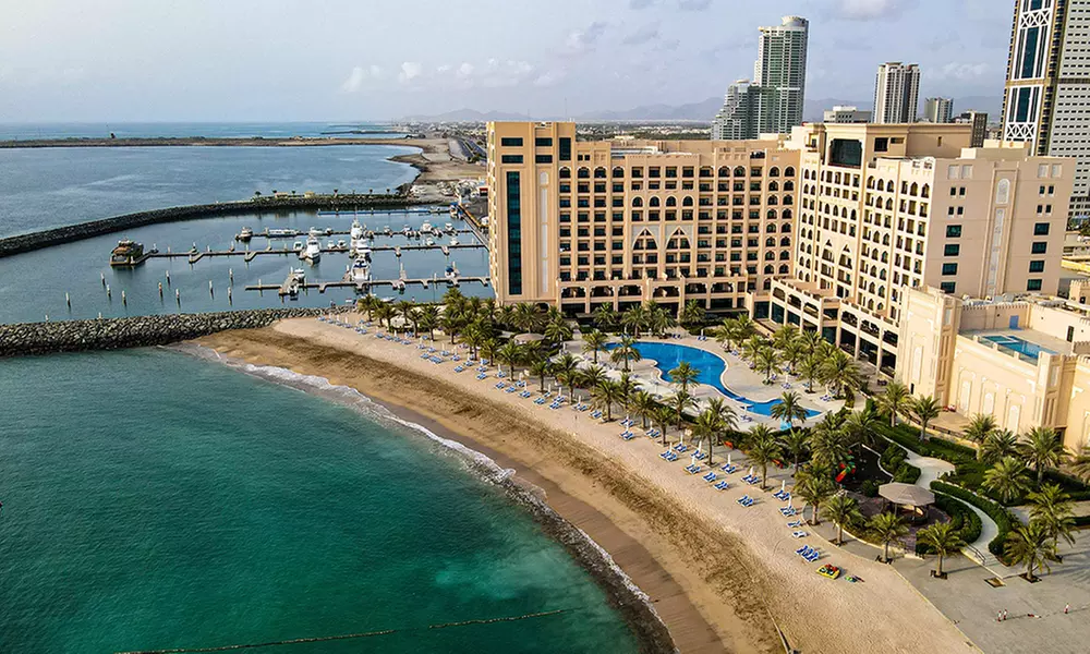 Fujairah: 5* One-Night Stay w/ Optional Breakfast and Dinner Buffet