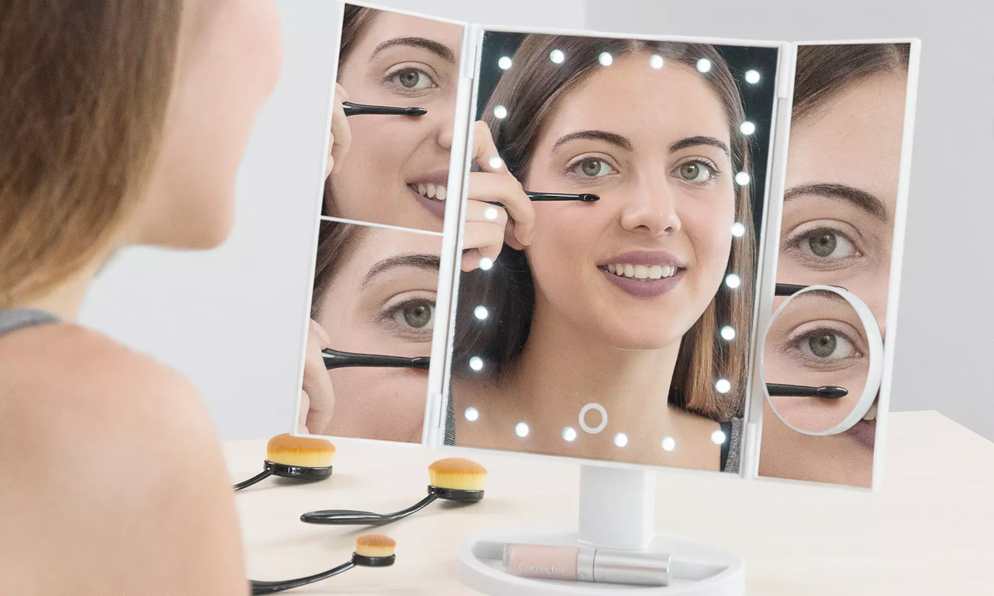 InnovaGoods LED Vergrößerungsspielgel oder klappbarer LED-Spiegel