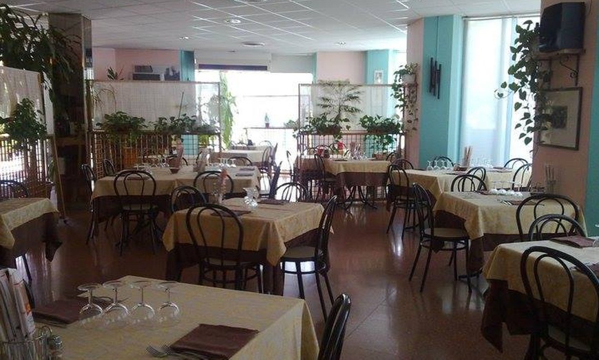 Image 6: ⏰ Menu di carne con vino
