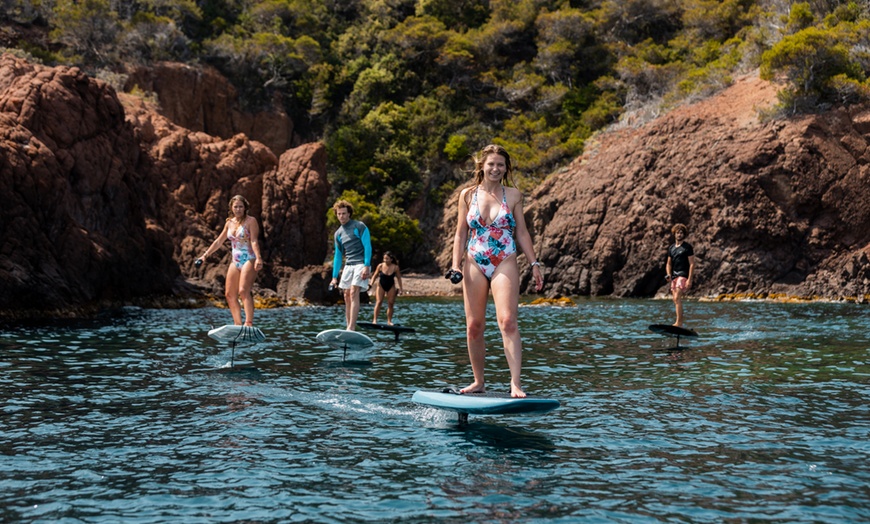 Image 9: Initiez-vous à l'eFoil et survolez les eaux méditerranéennes à Cannes