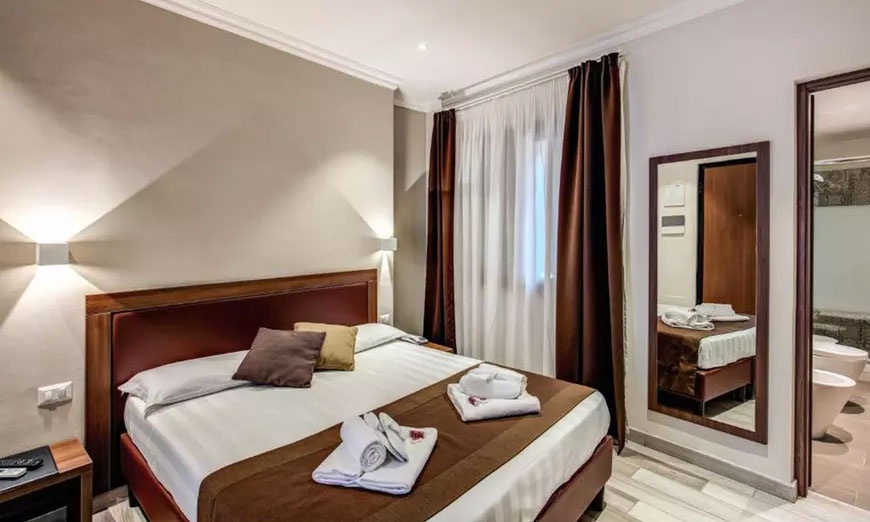 Image 8: Rome: Superior Double Room with Breakfast and Aperitif