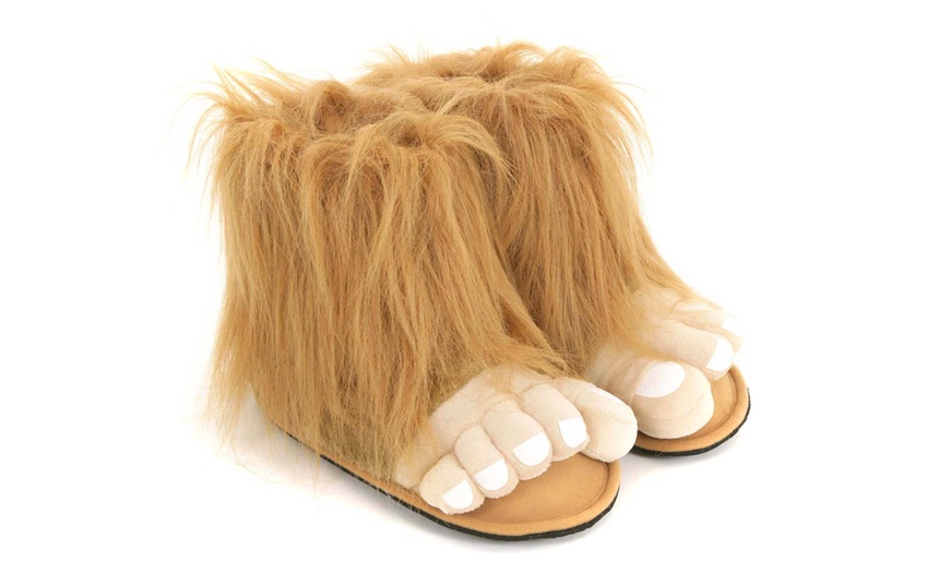 Image 10: Men's Bigfoot Novelty Slippers