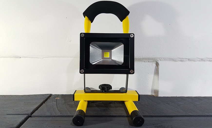 Image 4: Rechargeable Flood Light