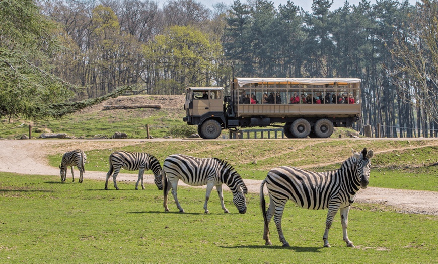 Image 2: Entrée au Zoo Safari de Thoiry