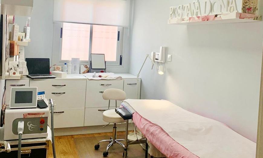 Image 2: Sesión de microneedling facial con Dermapen