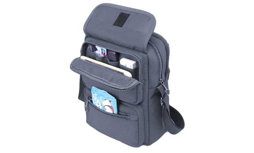 Image 2: Multi-Pocket Travel Bag