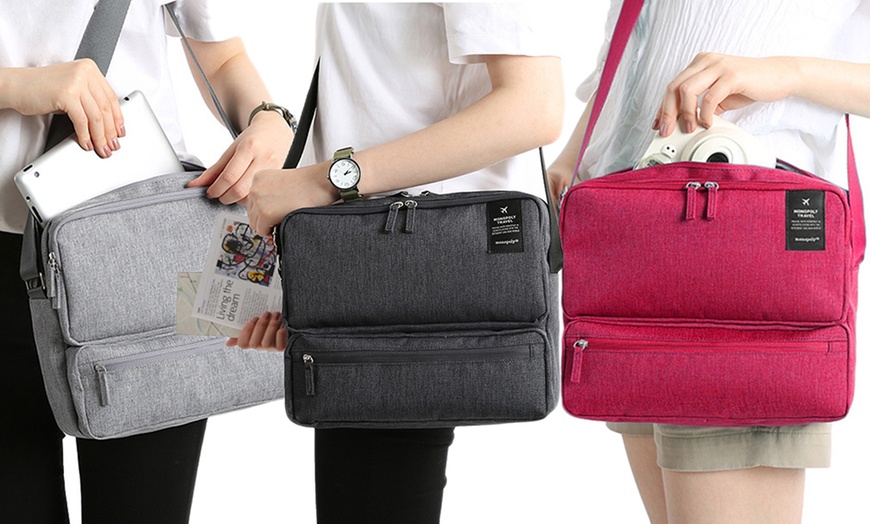 Image 2: Multi-Compartment Travel Bag