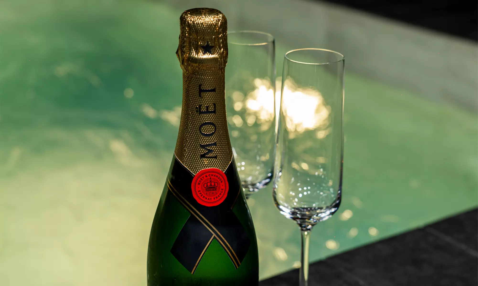 Circuito spa con copa o botella de cava y tratamiento extra para 2