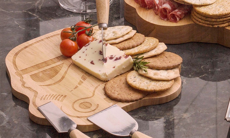 Image 7: Stormtrooper-Design Pizza Cutting Board or Cheeseboard
