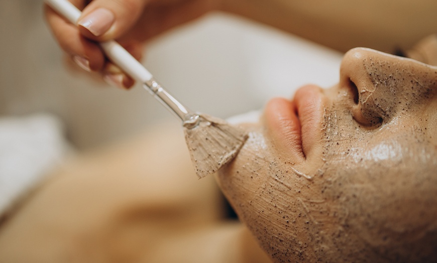 Image 2: Tratamiento fitobiológico facial con microcorrientes galvánicas y más