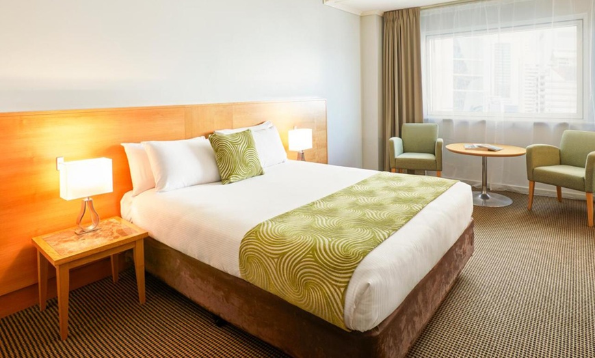 Image 5: Cosmopolitan Perth CBD: Queen Room for Two at 4* Novotel Perth Langley