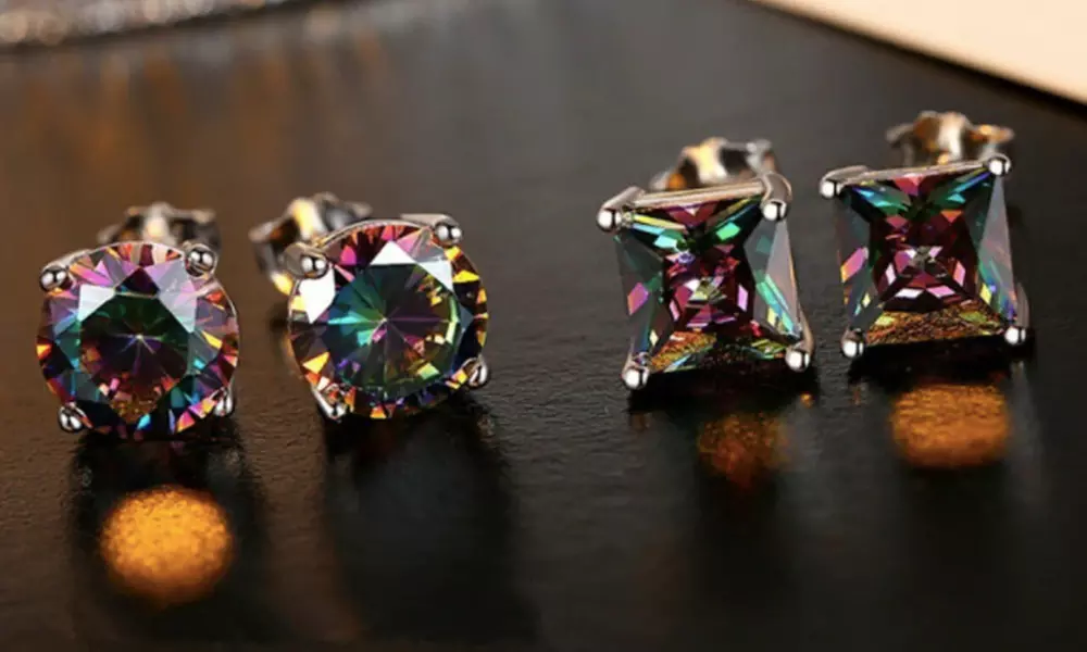 Paire de boucles d'oreilles en zircon coloré