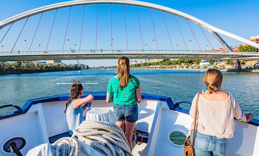 Image 6: Crucero por el río Guadalquivir para 1 adulto o 1 adulto y 1 niño