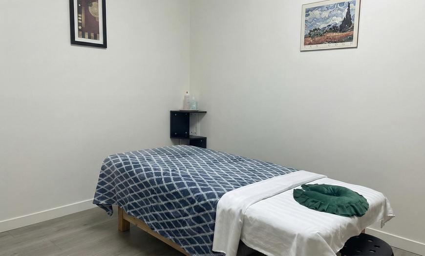 Image 4: 60 or 90-Min Deep Tissue Massage w/ Warm Oil, Hot Towels & Hot Stones