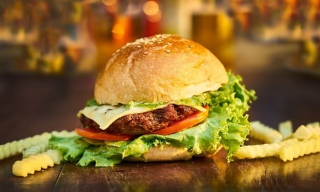 Antipasto, burger o snack e birra per 2 o 4 persone alla Birreria Paninoteca Britannia Pub (sconto fino a 49%)