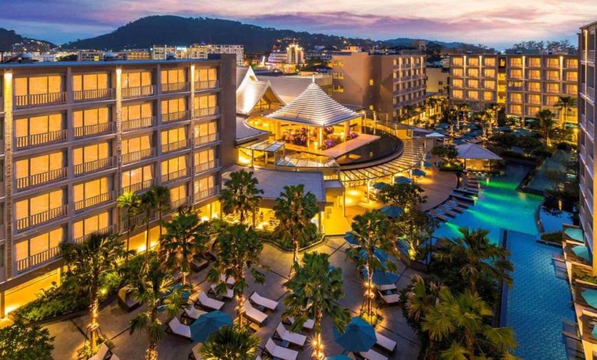 Image 9: ✈ Luxury Phuket Stay: 7 Nights at Grand Mercure Patong with Flights!