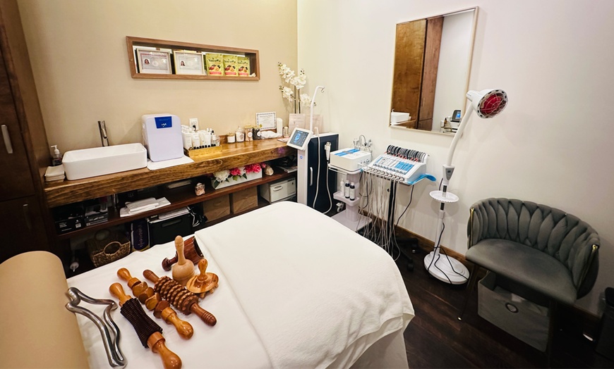 Image 2: Unwind with One, Three or Five 60-Minute Lymphatic Drainage Massages