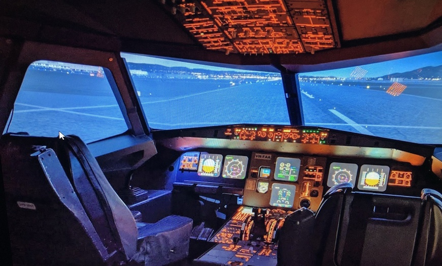 Image 2: Fly an A320 Airbus in a 30 or 60-minute Simulator Session